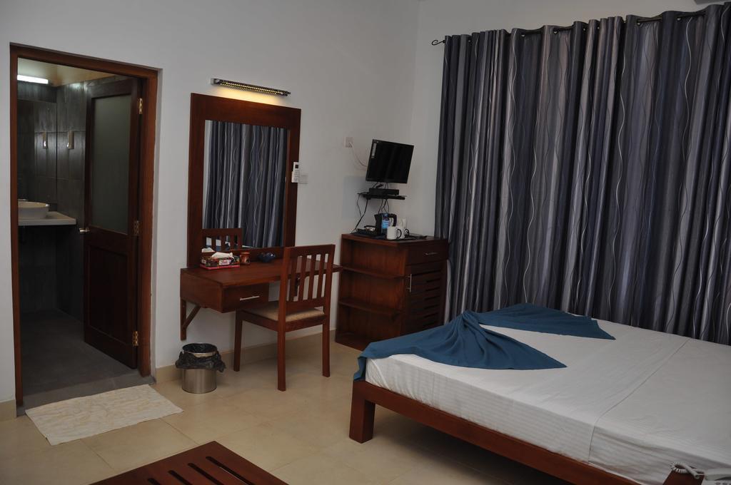 Aarya Hotel Pinnawala Kamer foto