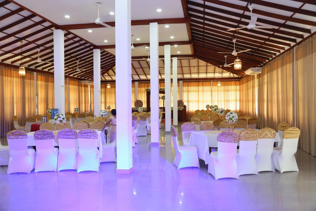 Aarya Hotel Pinnawala Buitenkant foto